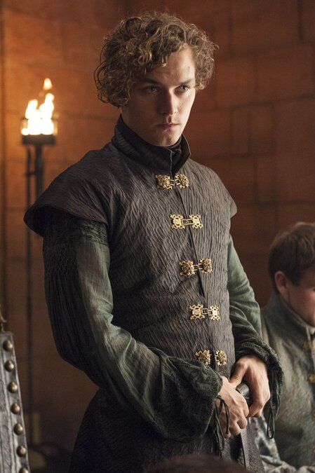 Finn Jones 1.jpg